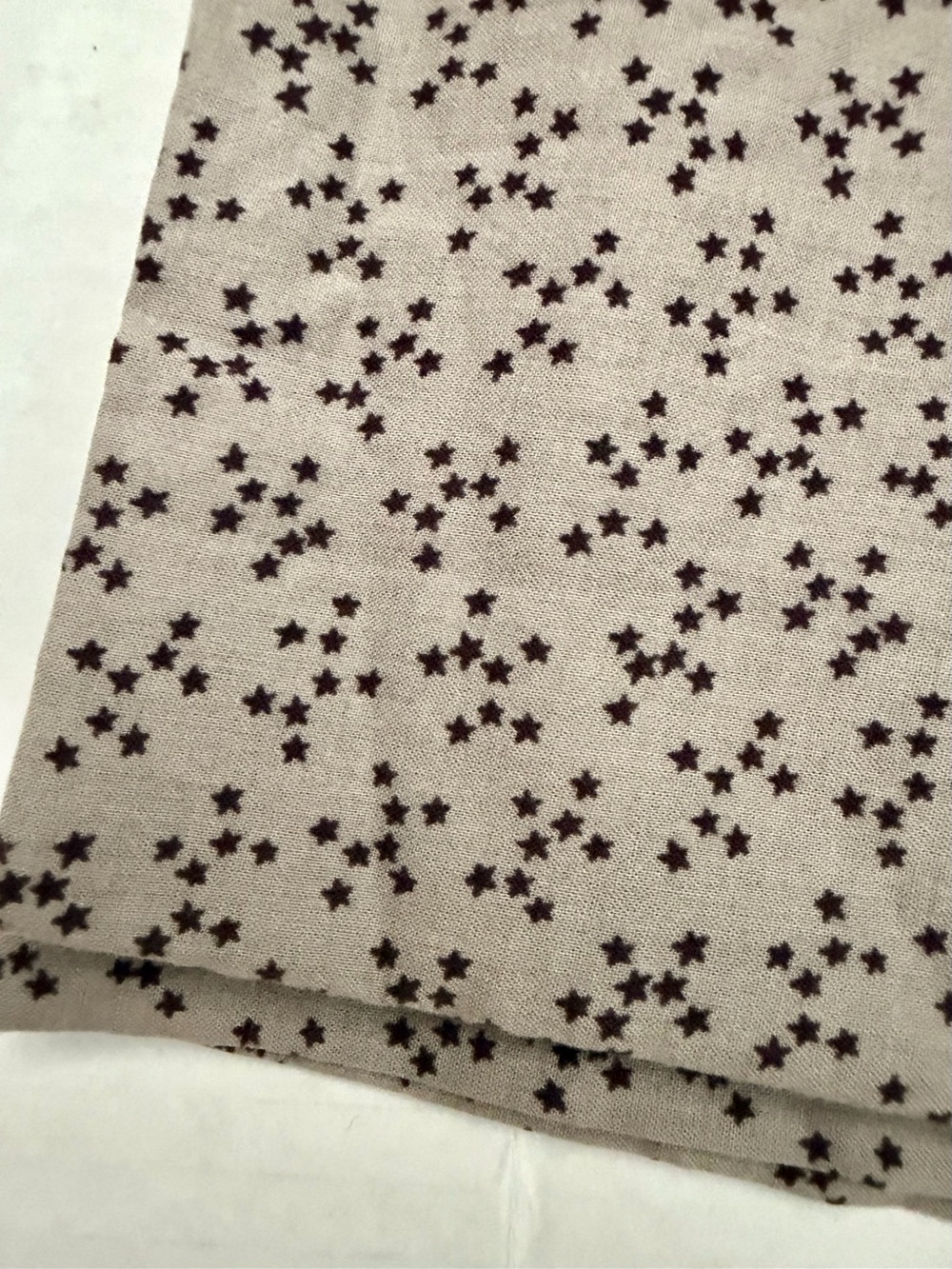 Ditsy star print cotton lawn fabric, 1.5 yards